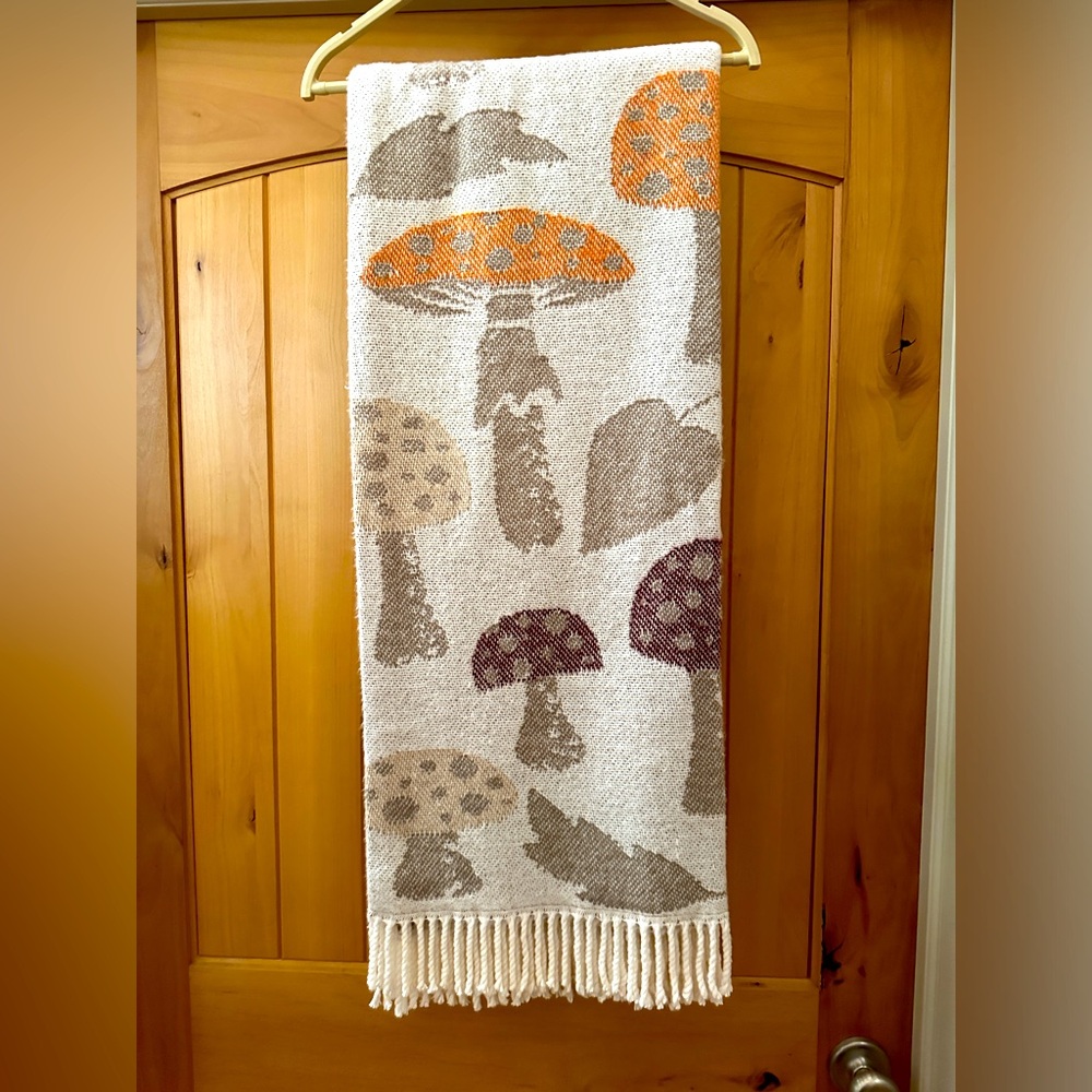 Acrylic/cotton mushroom theme throw blanket